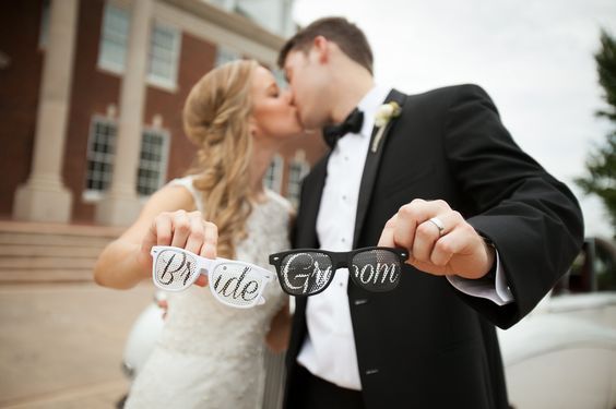 "Let's Take Inspiration from Overseas Brides: A Special Feature on Adorable 'Bride x Sunglasses' Outfits for the Midsummer!"にて紹介している画像