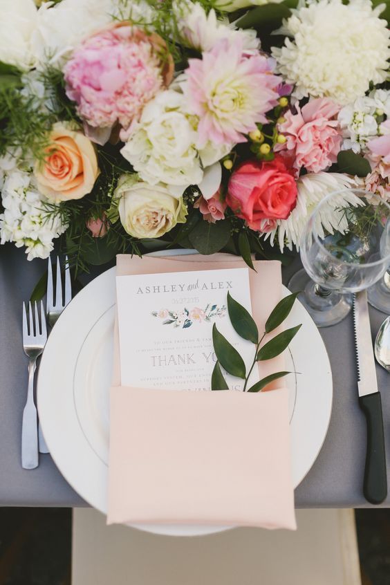 10 Romantic Guest Table Decorations Inspired by Stylish Overseas Weddings ♡にて紹介している画像