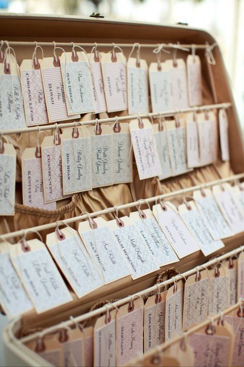 席札やエスコートカードにするとおしゃれ♡海外ウェディングで定番の『ラゲッジタグ』の結婚式活用法まとめ＊にて紹介している画像