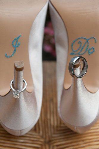 DIY Wedding: How to Make 'I DO Stickers' for Your Pre-Wedding and Wedding Day Shoes ♡にて紹介している画像