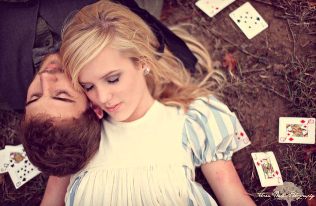 Warm and Fuzzy: A Collection of Ideas for Creating Wedding Photos While Lying Down♡にて紹介している画像