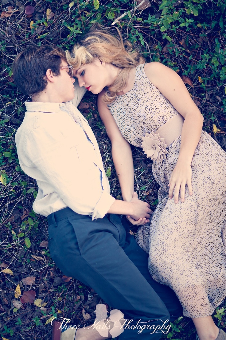 Warm and Fuzzy: A Collection of Ideas for Creating Wedding Photos While Lying Down♡にて紹介している画像