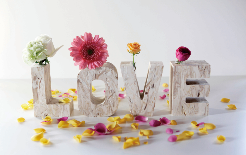 "Introducing the New Wedding Item 'Millefeuille Wood': Have You Heard of the Millefeuille Pattern Vase?"にて紹介している画像