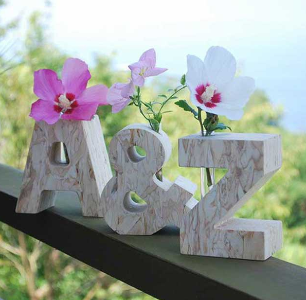 "Introducing the New Wedding Item 'Millefeuille Wood': Have You Heard of the Millefeuille Pattern Vase?"にて紹介している画像