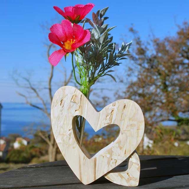 "Introducing the New Wedding Item 'Millefeuille Wood': Have You Heard of the Millefeuille Pattern Vase?"にて紹介している画像