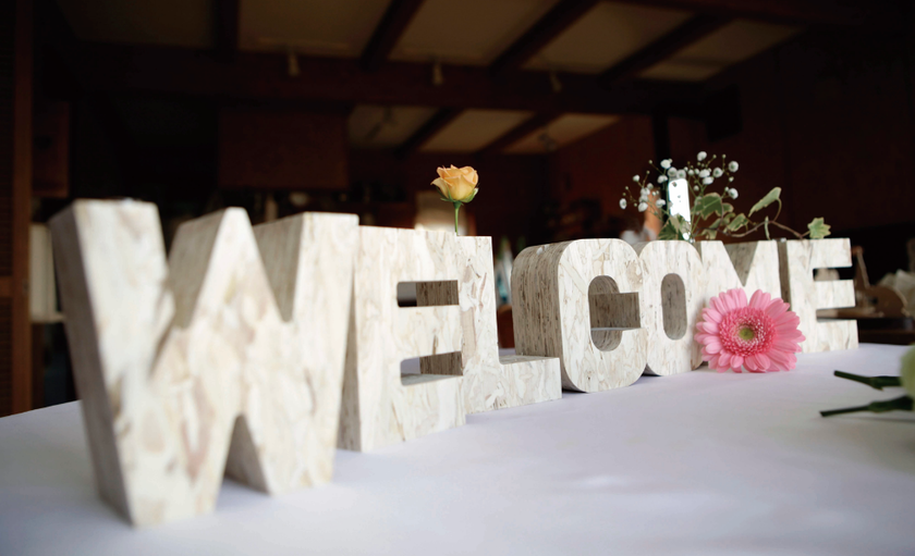 "Introducing the New Wedding Item 'Millefeuille Wood': Have You Heard of the Millefeuille Pattern Vase?"にて紹介している画像