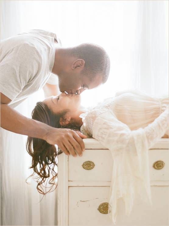 Warm and Fuzzy: A Collection of Ideas for Creating Wedding Photos While Lying Down♡にて紹介している画像