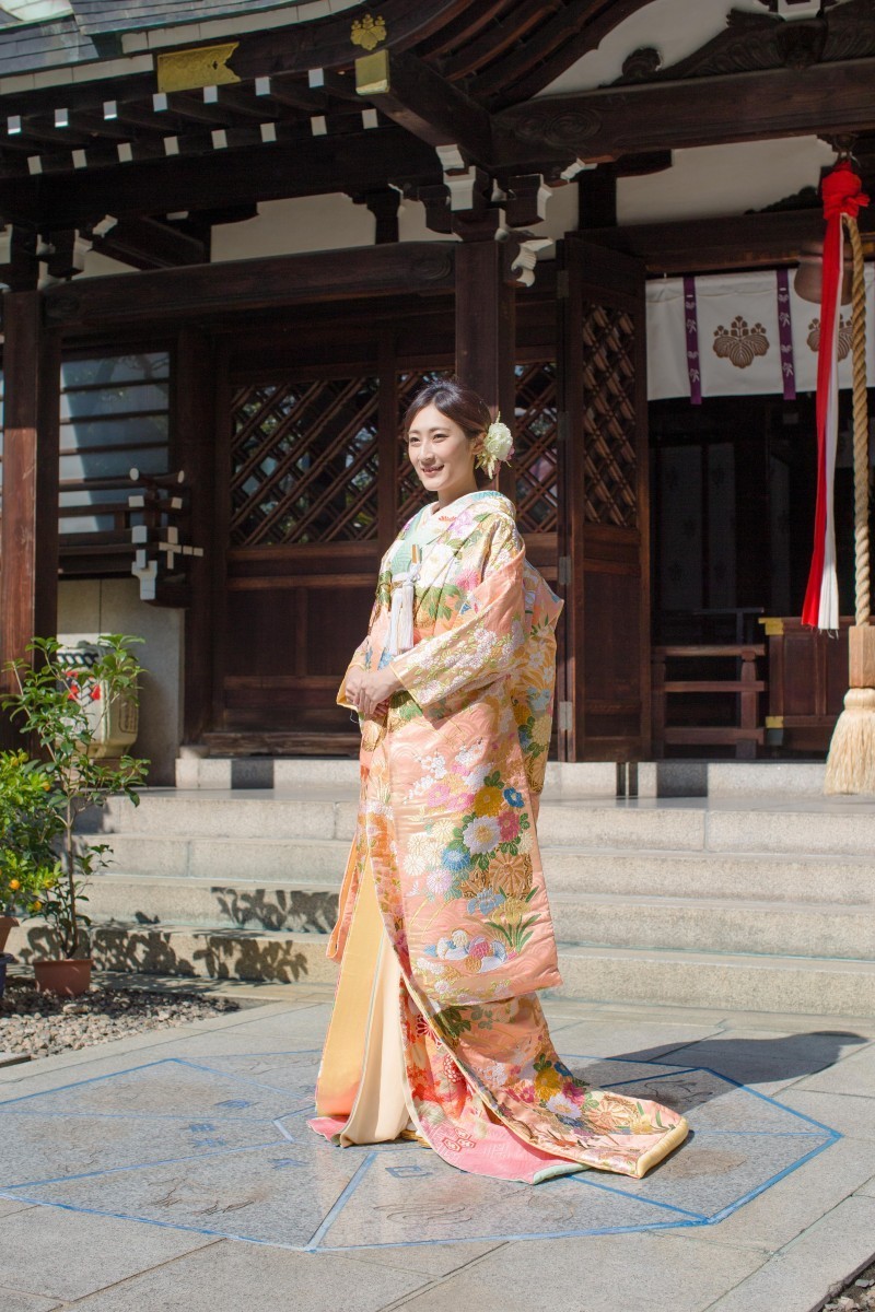 Elegant Kimono Styles: Summer Coordination with a Refreshing Touch ♡ A Color-Coded Catalog of Gorgeous 'Iro-uchikake' for Summer ♩にて紹介している画像