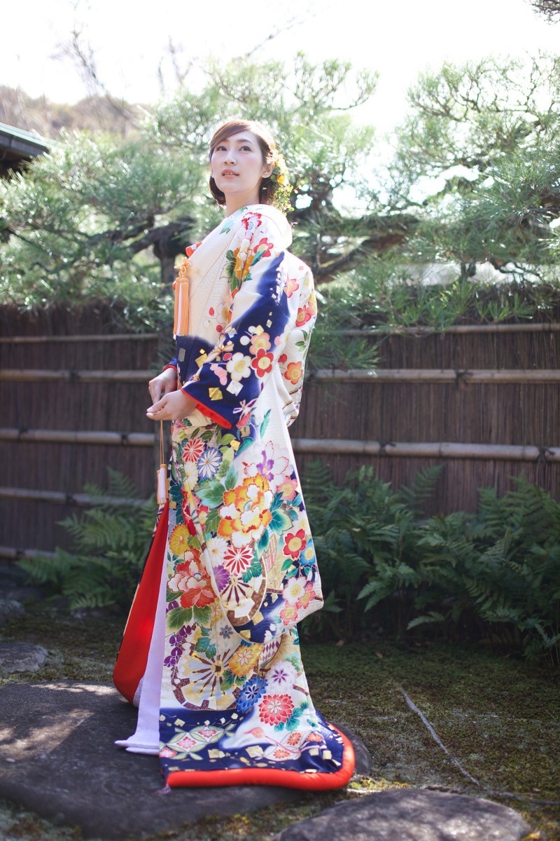 Elegant Kimono Styles: Summer Coordination with a Refreshing Touch ♡ A Color-Coded Catalog of Gorgeous 'Iro-uchikake' for Summer ♩にて紹介している画像