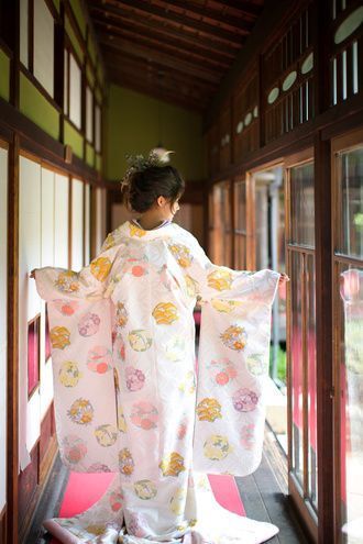 Elegant Kimono Styles: Summer Coordination with a Refreshing Touch ♡ A Color-Coded Catalog of Gorgeous 'Iro-uchikake' for Summer ♩にて紹介している画像