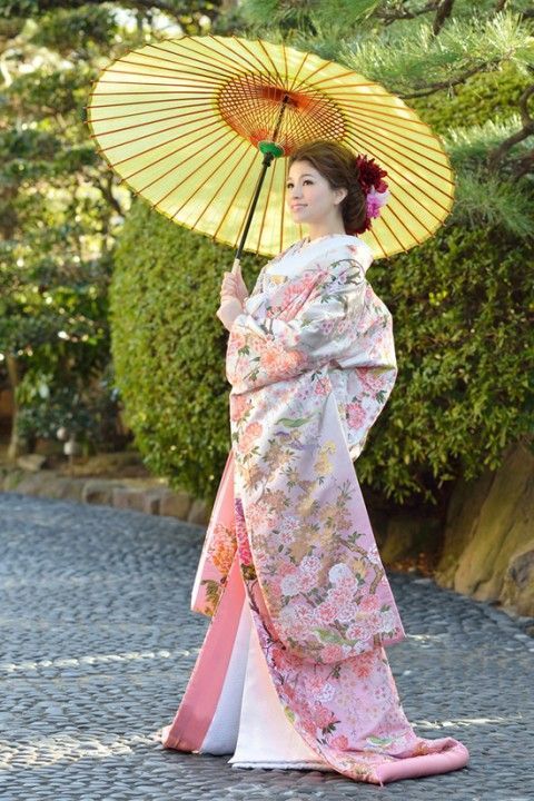 Elegant Kimono Styles: Summer Coordination with a Refreshing Touch ♡ A Color-Coded Catalog of Gorgeous 'Iro-uchikake' for Summer ♩にて紹介している画像