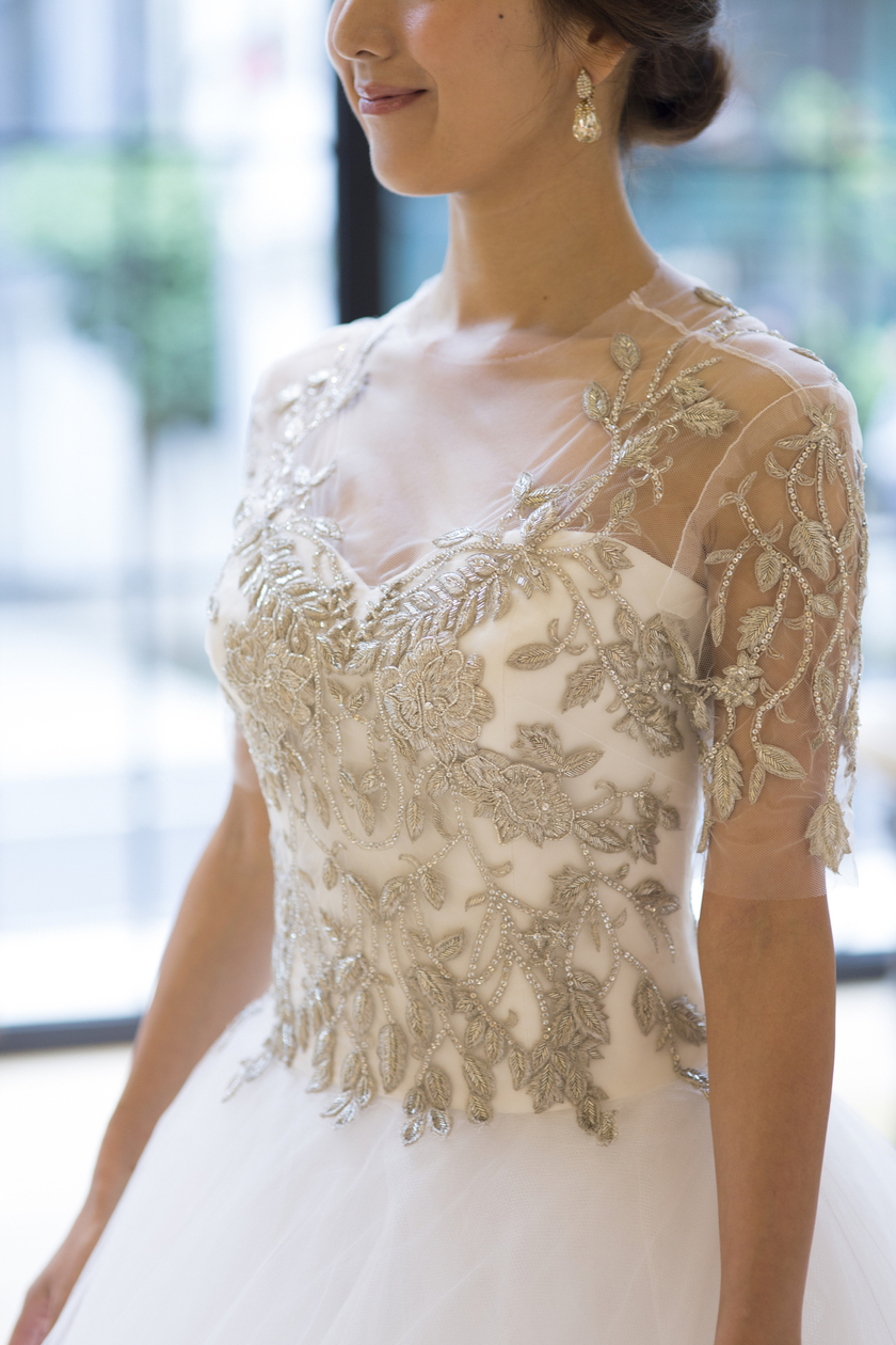 リアル試着レポ♡身長156cm花嫁に似合ったおしゃれウエディングドレス７選【理由も解説♡】にて紹介している画像