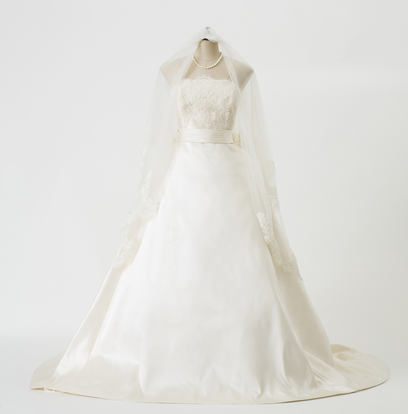 リアル試着レポ♡身長156cm花嫁に似合ったおしゃれウエディングドレス７選【理由も解説♡】にて紹介している画像