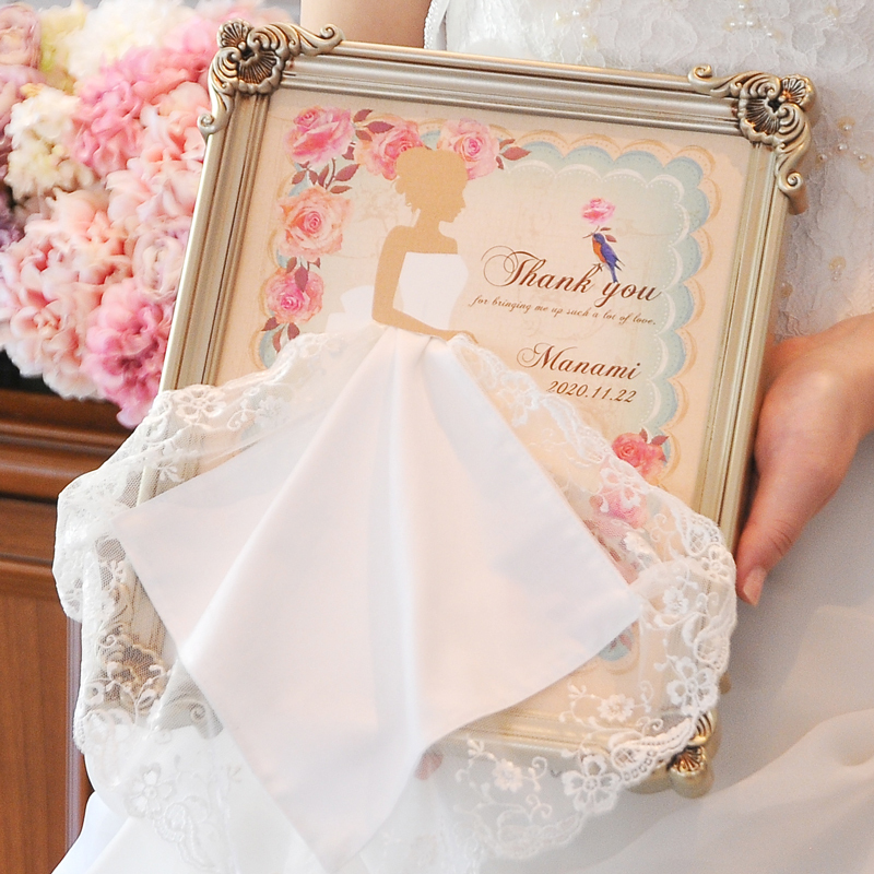 The Climax of the Wedding Reception! A Summary of Popular Items for 'Gift to Parents' to Express Gratitude to Mom and Dad＊にて紹介している画像