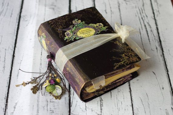 思い出を一冊の本に♡タイプ別ウェディングフォトアルバムCollection♡にて紹介している画像