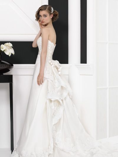 きっと、運命の一着が見つかる♡【可愛い雰囲気】好きなら絶対に着ておきたいインポートドレス10選＊*にて紹介している画像