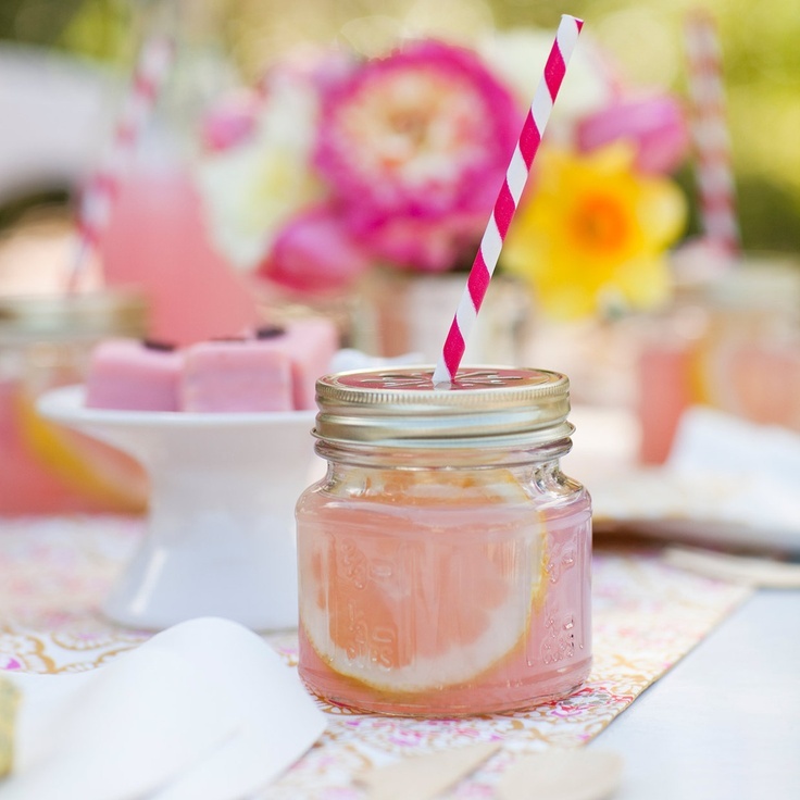 メイソンジャーでドリンクサービス♡流行りのアイテムを取り入れておもてなし上級者♪にて紹介している画像