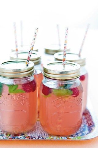 メイソンジャーでドリンクサービス♡流行りのアイテムを取り入れておもてなし上級者♪にて紹介している画像