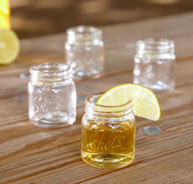 メイソンジャーでドリンクサービス♡流行りのアイテムを取り入れておもてなし上級者♪にて紹介している画像