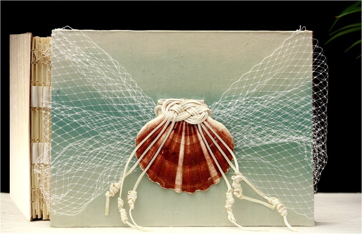 思い出を一冊の本に♡タイプ別ウェディングフォトアルバムCollection♡にて紹介している画像