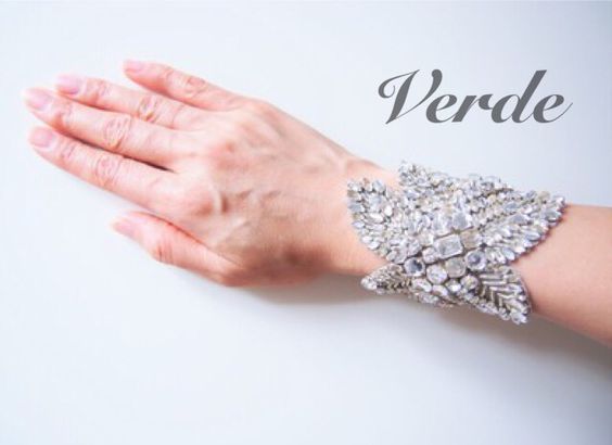 A Complete Guide to Stylish Pre-Brides: Learning from International Brides on Jenny Packham and Acacia ♡にて紹介している画像