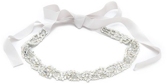 A Complete Guide to Stylish Pre-Brides: Learning from International Brides on Jenny Packham and Acacia ♡にて紹介している画像