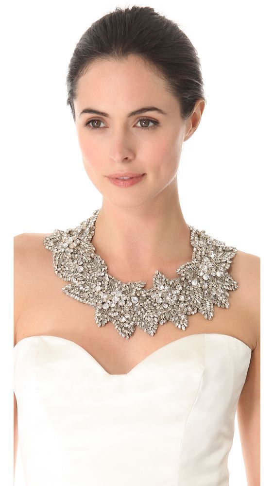 A Complete Guide to Stylish Pre-Brides: Learning from International Brides on Jenny Packham and Acacia ♡にて紹介している画像