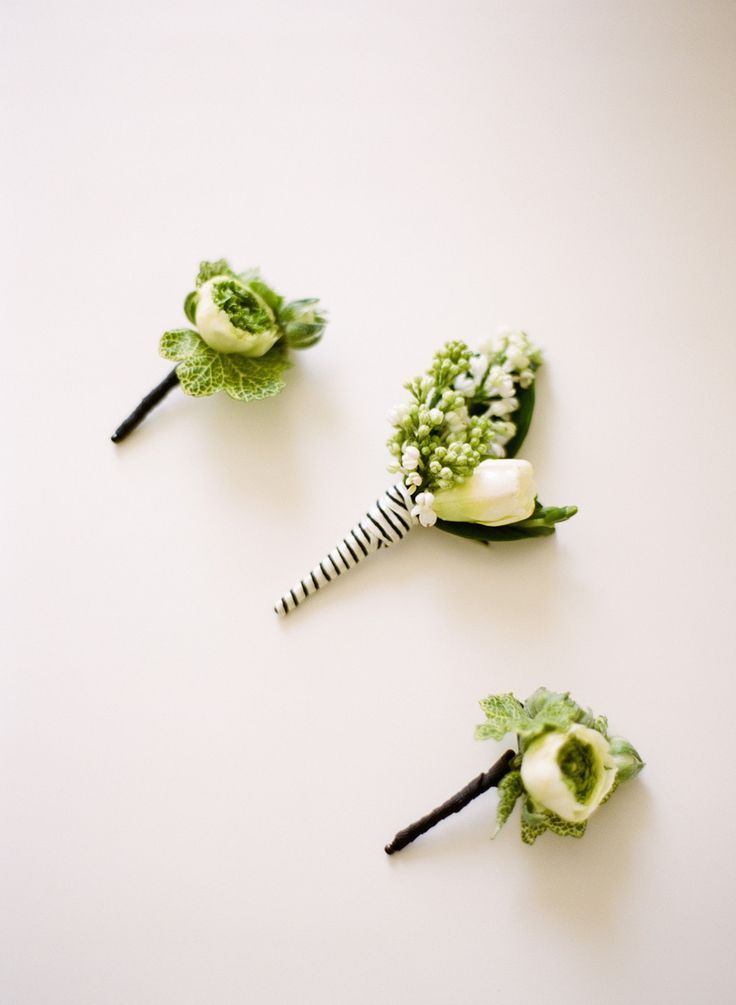 For a Unique Party Look: Embrace Black & White Stripes ♡にて紹介している画像