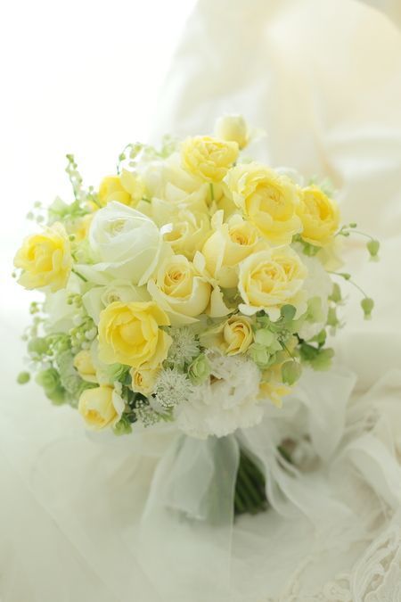 Super Cute Stylish Bouquets Crafted with Love: A Color-Coded Catalog of Clutch Bouquets ✳︎にて紹介している画像