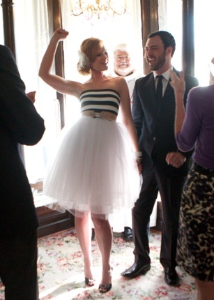 For a Unique Party Look: Embrace Black & White Stripes ♡にて紹介している画像