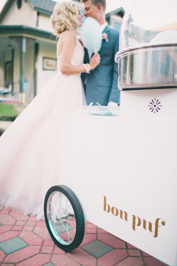 ふわふわ可愛い世界にご招待♡結婚式での『コットンキャンディー（綿菓子）』の活用アイディアまとめ＊にて紹介している画像