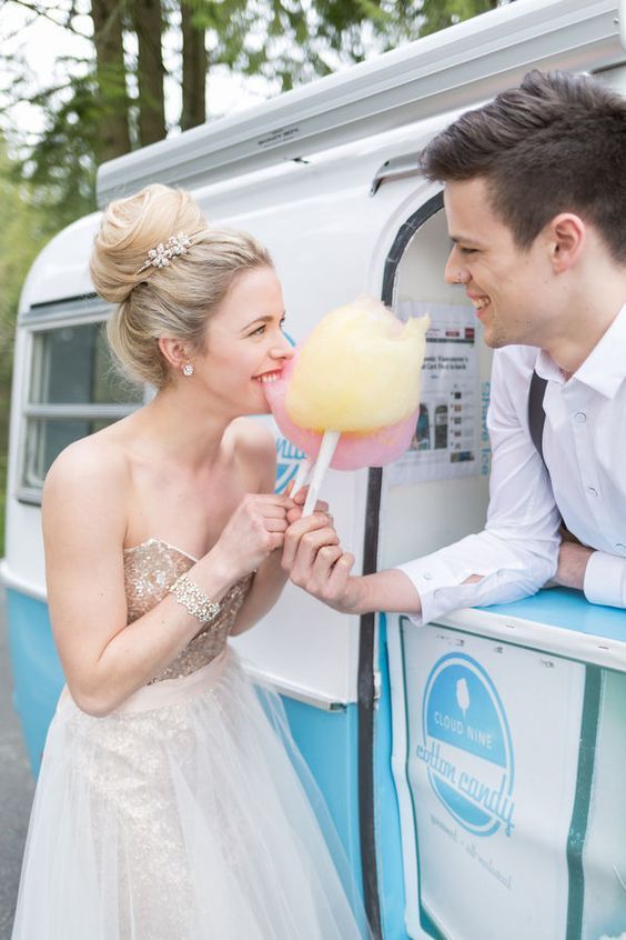 ふわふわ可愛い世界にご招待♡結婚式での『コットンキャンディー（綿菓子）』の活用アイディアまとめ＊にて紹介している画像