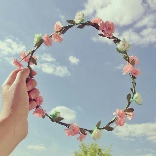 머리에 쓰는 것만으로는 아쉬워♡ '꽃관 네일'로 손 끝에도 꽃을 가득 피워보세요♩にて紹介している画像