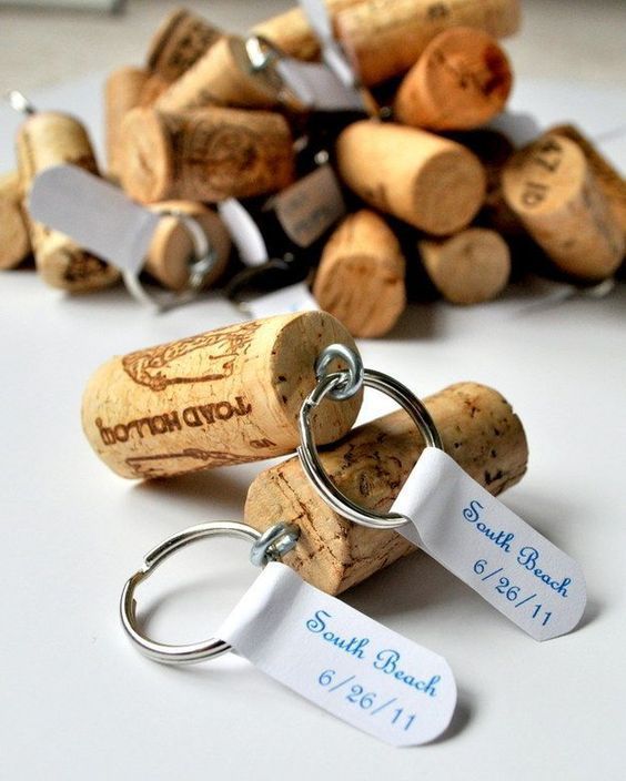 "Is This a Possible Use? Surprisingly Cute ♡ 7 Wedding Items Using 'Cork' ♩"にて紹介している画像