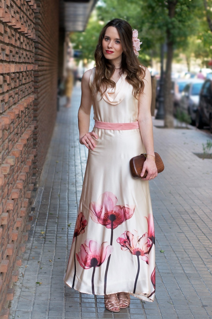 Floral Dresses: Perfect for Invitations! Bring Elegance and Femininity to Your PARTY! 🌸にて紹介している画像