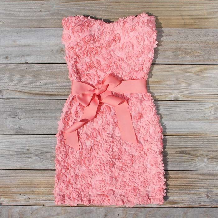 Floral Dresses: Perfect for Invitations! Bring Elegance and Femininity to Your PARTY! 🌸にて紹介している画像