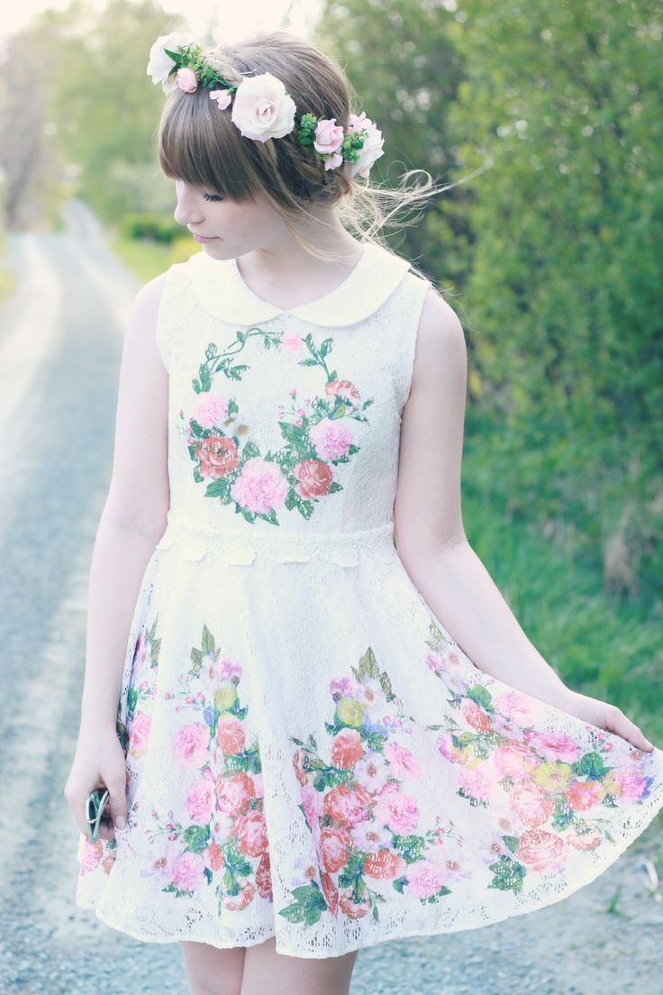 Floral Dresses: Perfect for Invitations! Bring Elegance and Femininity to Your PARTY! 🌸にて紹介している画像