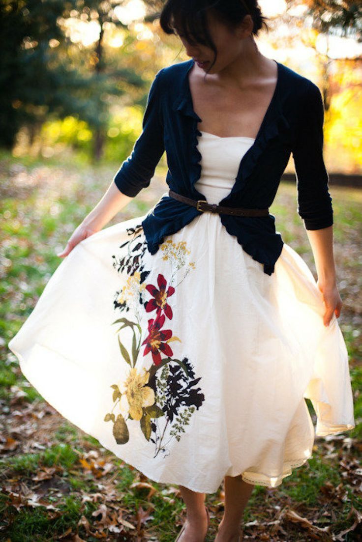 Floral Dresses: Perfect for Invitations! Bring Elegance and Femininity to Your PARTY! 🌸にて紹介している画像