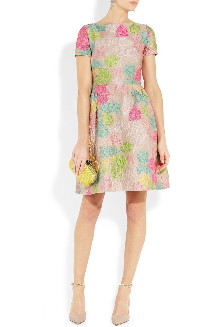 Floral Dresses: Perfect for Invitations! Bring Elegance and Femininity to Your PARTY! 🌸にて紹介している画像