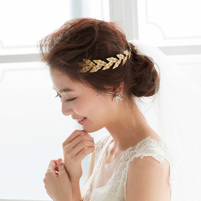 Popular Hairstylist Shares the Latest Bridal Hair Trends! 5 Sweetly Noble Hair Arrangements by Satashi Nifuda*にて紹介している画像
