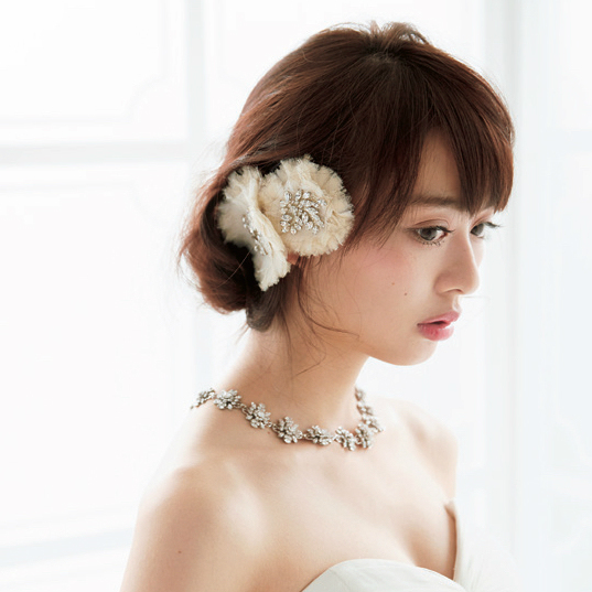 Popular Hairstylist Shares the Latest Bridal Hair Trends! 5 Sweetly Noble Hair Arrangements by Satashi Nifuda*にて紹介している画像