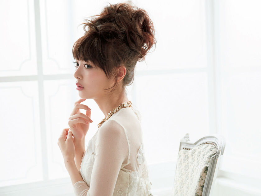 Popular Hairstylist Shares the Latest Bridal Hair Trends! 5 Sweetly Noble Hair Arrangements by Satashi Nifuda*にて紹介している画像
