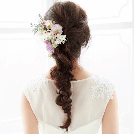 Popular Hairstylist Shares the Latest Bridal Hair Trends! 5 Sweetly Noble Hair Arrangements by Satashi Nifuda*にて紹介している画像