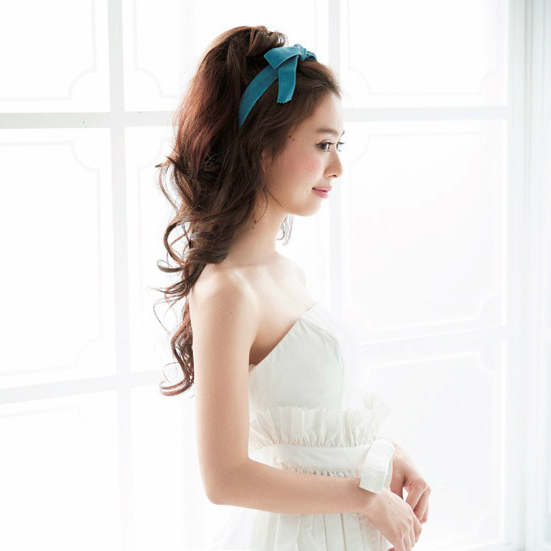 Popular Hairstylist Shares the Latest Bridal Hair Trends! 5 Sweetly Noble Hair Arrangements by Satashi Nifuda*にて紹介している画像