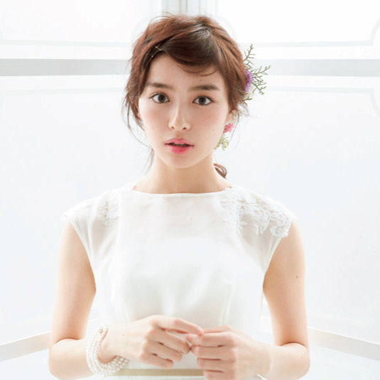 Popular Hairstylist Shares the Latest Bridal Hair Trends! 5 Sweetly Noble Hair Arrangements by Satashi Nifuda*にて紹介している画像