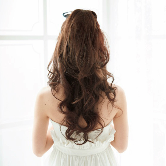 Popular Hairstylist Shares the Latest Bridal Hair Trends! 5 Sweetly Noble Hair Arrangements by Satashi Nifuda*にて紹介している画像