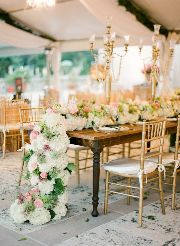 "Creating a Romantic Wedding Venue with Floral Garlands ♡"にて紹介している画像