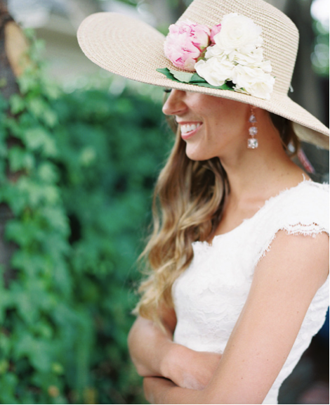 让婚纱照更时尚的搭配♡《帽子×婚纱》的绝美组合♩にて紹介している画像