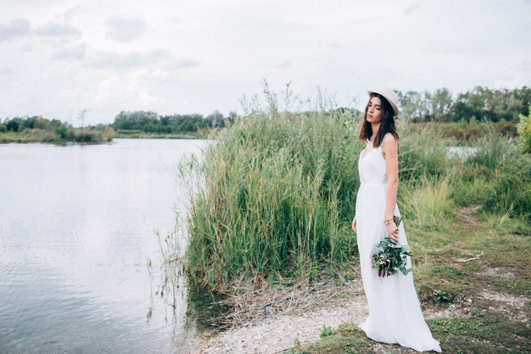 让婚纱照更时尚的搭配♡《帽子×婚纱》的绝美组合♩にて紹介している画像