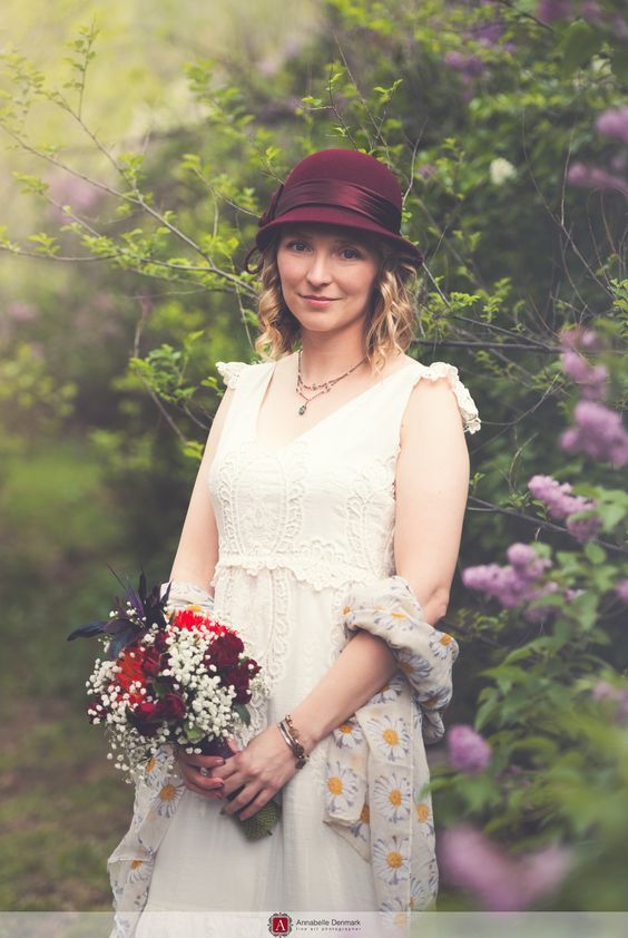 让婚纱照更时尚的搭配♡《帽子×婚纱》的绝美组合♩にて紹介している画像